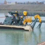 Bergung eines 400 t schweren Schwimmbaggers – Aqua-Nautik